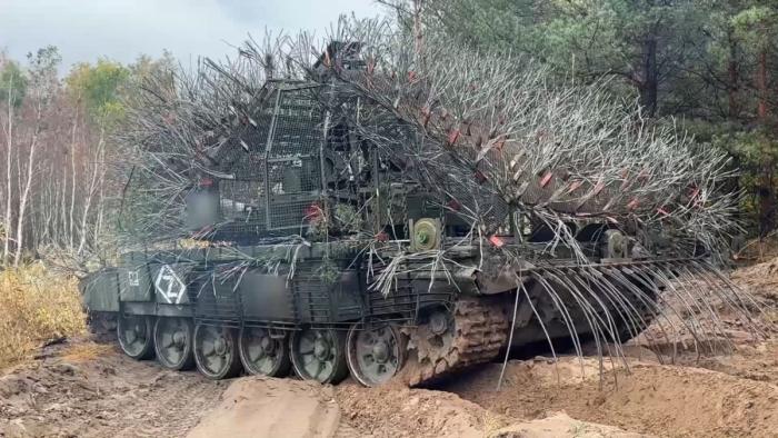 танк Т-72Б3 с системой защиты «Дикобраз», из состава 20-й гвардейской общевойсковой армии группировки войск «Запад» в ЛНР, источник Телеграм-канал Военный Осведомитель 