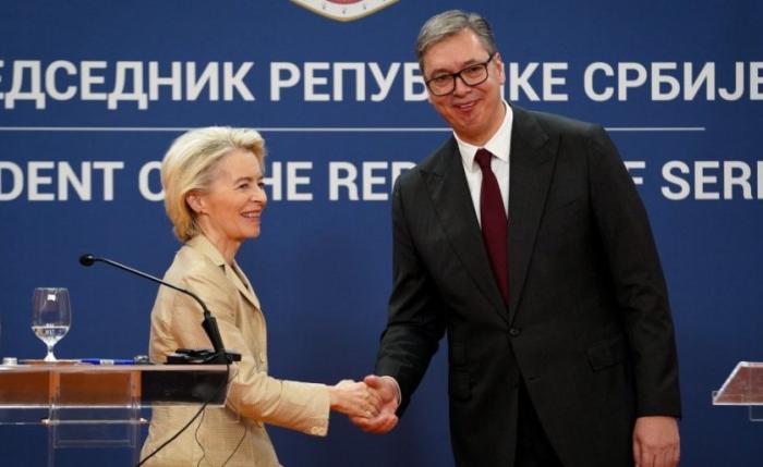 Запад против Сербии: кнутом и пряником