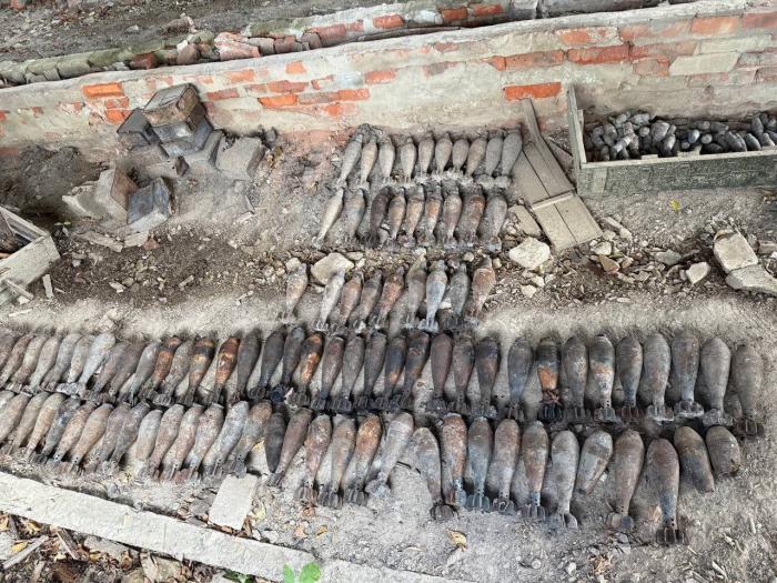 в ЛНР обезврежен крупный схрон боеприпасов, источник Телеграм-канал Сводки и Аналитика СВО (Резерв)