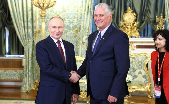 Президенты России и Кубы Владимир Путин и Мигель Диас-Канель Бермудес