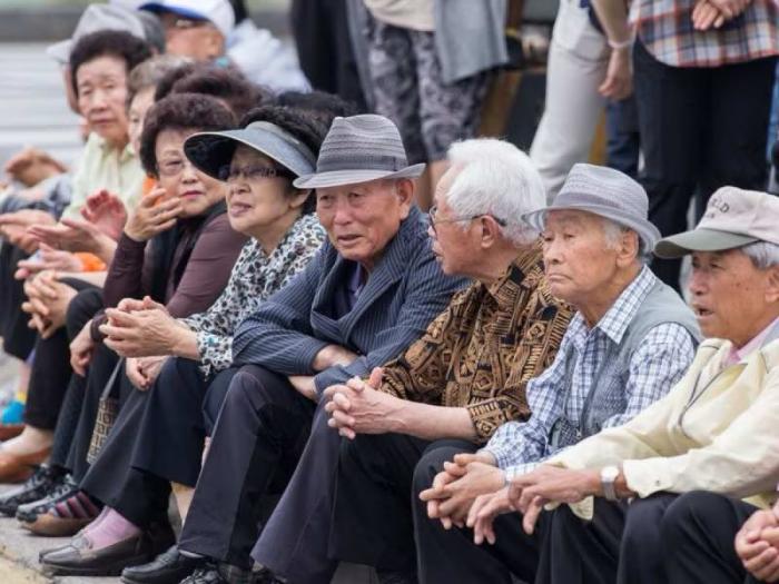 Население Южной Кореи неуклонно уменьшается и становится «суперстарым»