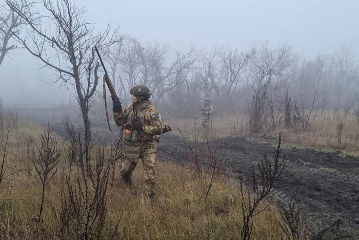 Заглавное фото: танкисты группировки войск «Центр» ликвидируют противника в Димитрове. Экипажи 51-й армии работают в связке с группами прикрытия, отбивающими атаки беспилотников, источник Телеграм-канал Военкор Астрахань