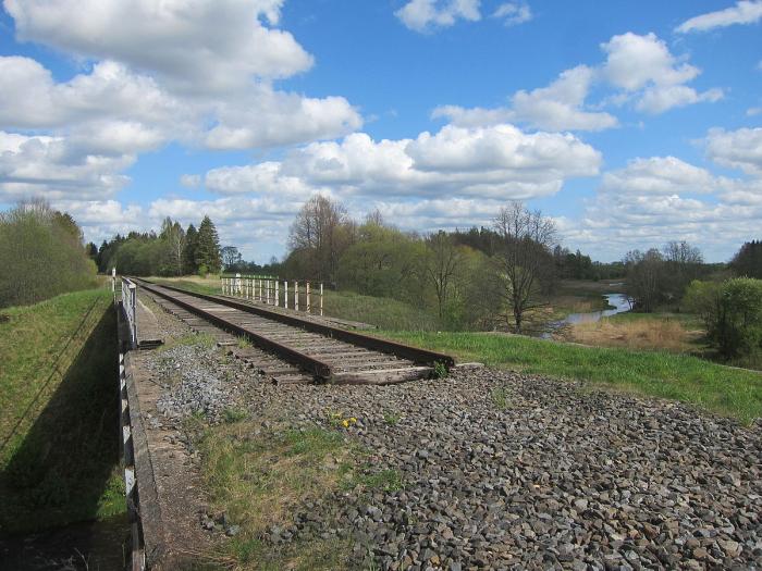 Провокация «Национального объединения»: кто «разбирает» рельсы из России в Латвию