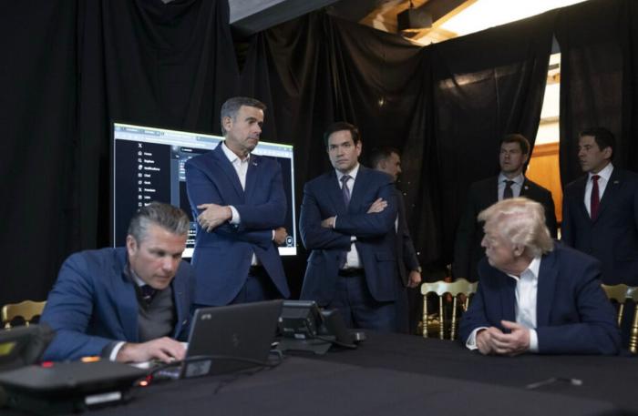 Трамп и его окружение наблюдают за ходом операции в Венесуэле