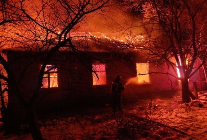 в селе Чапаевка Токмакского муниципального округа вследствие удара ВСУ загорелся частный дом. Частное домовладение было атаковано беспилотником, источник Телеграм-канал Балицкий Евгений