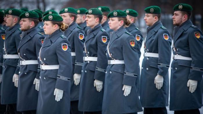 Германия увеличит численность армии за счёт мужчин, женщин и других гендеров