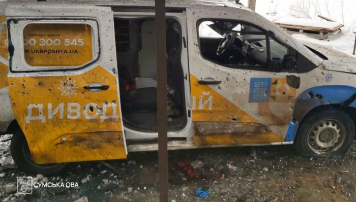 в Сумской области дрон ВС РФ ударил по автомобилю «Укрпочты», источник Телеграм-канал Украина.ру
