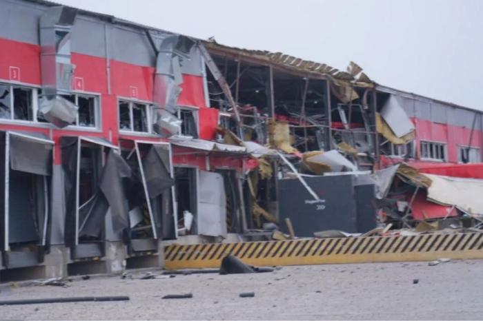 в Запорожье под удар попал терминал Новой Почты, источник мессенджер MAX сообщество Хроники Гераней