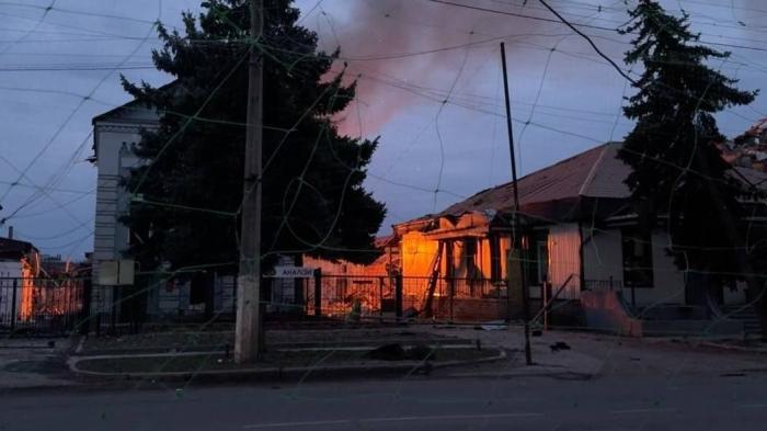 Три УМПК-250 прилетели по кафе в Славянске, источник Телеграм-канал Хроники Гераней