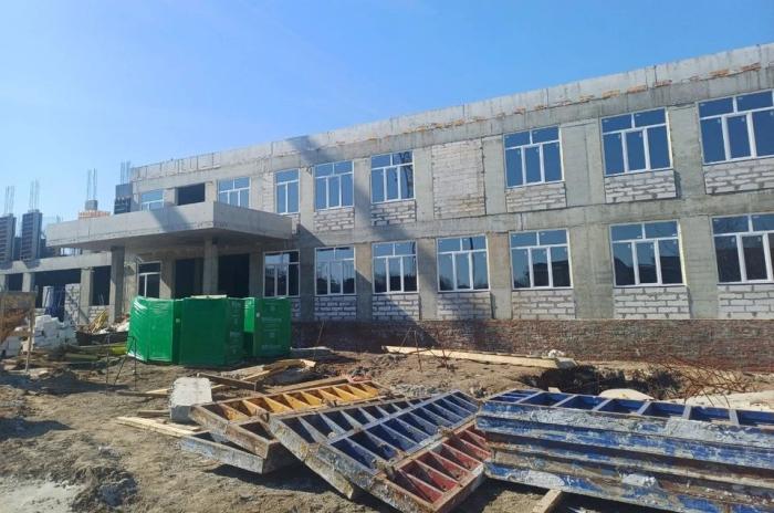 в Славяносербском районе ЛНР возводят новый корпус Родаковской средней школы. Здание серьёзно пострадало летом 2022 года, источник Телеграм-канал Сыны Отечества|Новости ЛНР здесь!