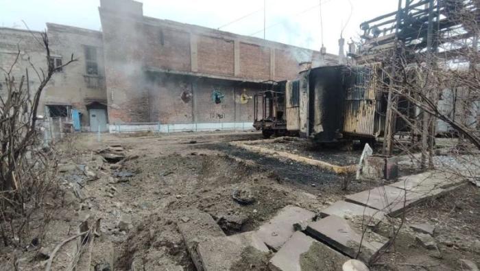 трое сотрудников Алчевского металлургического комбината в ЛНР ранены после атак ВСУ, один из них в тяжёлом состоянии. Сам комбинат серьёзно повреждён: разрушено промышленное оборудование, источник Телеграм-канал Оперативные сводки
