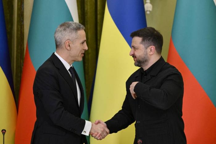 30 марта Болгария подписала с Украиной соглашение о сотрудничестве в сфере обороны сроком на десять лет. 