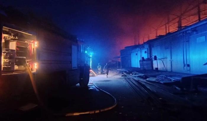 последствия ударов БПЛА Герань в Белой Церкви Киевской области по одному из предприятий и складских помещений, связанных с ВСУ, источник МАХ-канал Сводки и Аналитика СВО