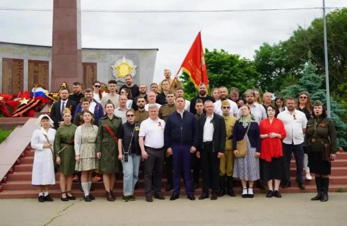 финалисты проекта «Герои Херсонщины» посетили мемориал «Площадь Победы» в Лабинском районе Краснодарского края, источник МАХ-канал Таврия. Новости Херсонской области