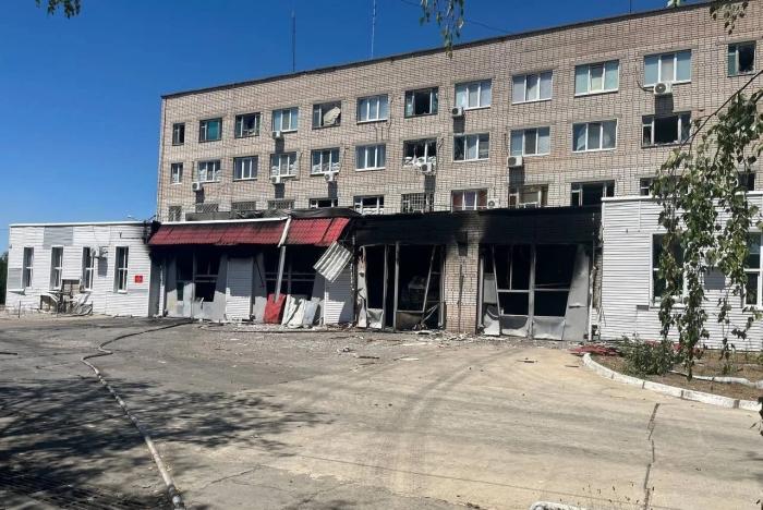 экспертам МАГАТЭ на Запорожской АЭС продемонстрировали последствия атаки ВСУ на пожарно-спасательную часть Энергодара, источник МАХ-канал ЗАЭС. Официально