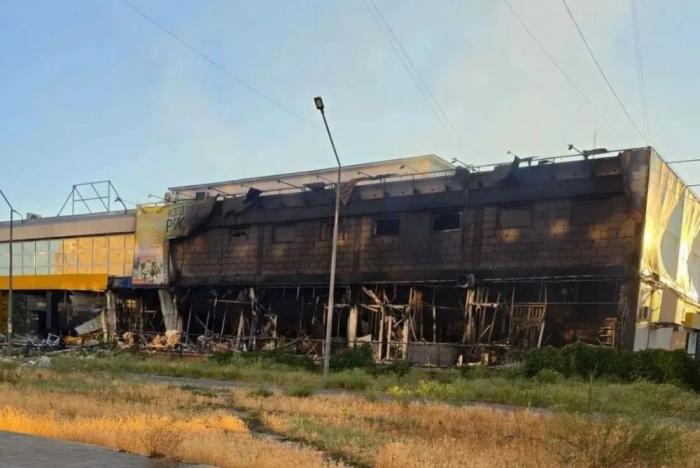 ВСУ накануне ударили по супермаркету «Мера» в Энергодаре, источник МАХ-канал Запорожский телеграф