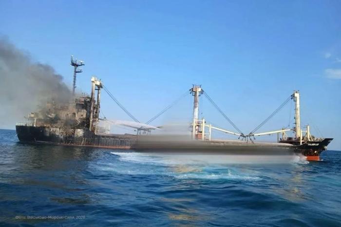 удары ВС России по морским судам у Одесской области, источник МАХ-канал Два майора
