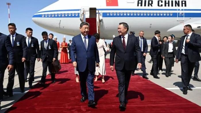 Перед саммитом ШОС: Садыр Жапаров и Си Цзиньпин провели доверительную беседу в Бишкеке