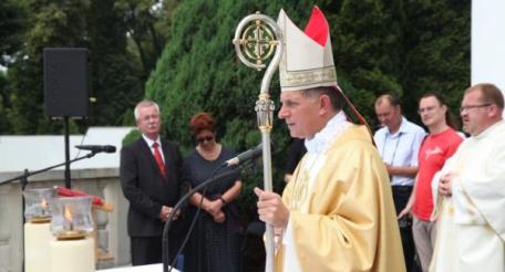 Что разделяет польского католического епископа и украинских униатов?