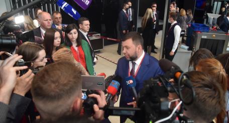 Денис Пушилин в кулуарах ПМЭФ