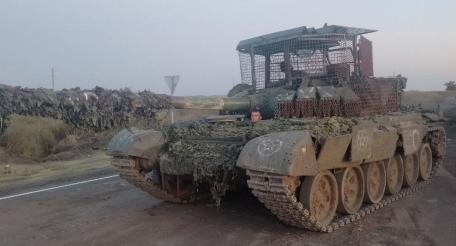 Танк Т-72Б3 из состава 76-й дивизии ВДВ в дополнительном бронировании