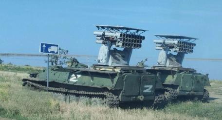 ПУ МС-227 корабельного комплекса А-22 «Огонь», установленная на гусеничное шасси МТ-ЛБ ВС РФ