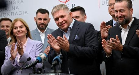 Роберт Фицо и сторонники победившей в Словакии партии
