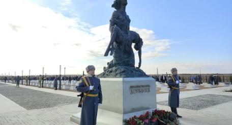 Мемориал «Незаживающая рана Донбасса» открыли в ЛНР