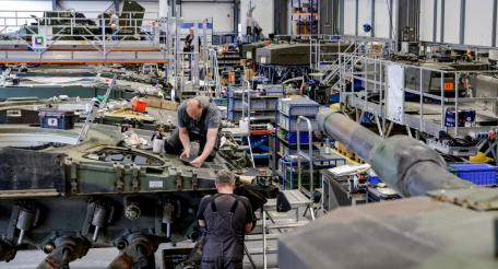 Немецкий оборонный концерн Rheinmetall планирует начать производство танков на Украине с 2024 года.