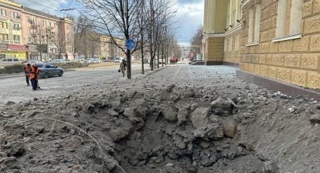 Последствия дневного обстрела Донецка реактивными снарядами РСЗО HIMARS