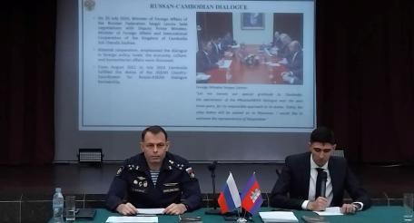 Пресс-атташе посольства России в Камбодже Рафаэль Янгареев на прошедшем в камбоджийской столице брифинге отметил позитивную роль Пномпеня в развитии отношений между Россией и странами Ассоциации стран Юго-Восточной Азии (АСЕАН). 