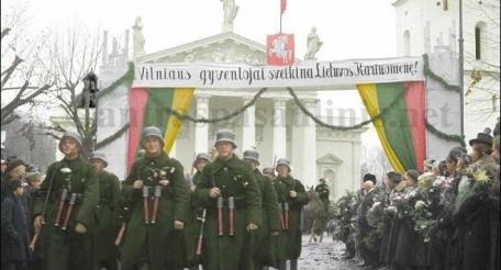 Литовские войска входят в Вильнюс