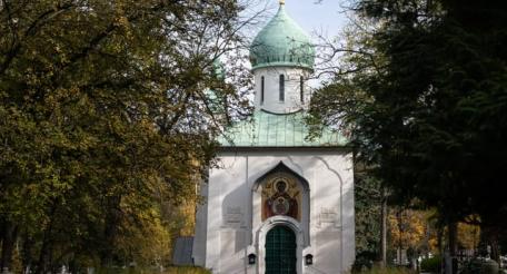 Администрация Праги на фоне празднования в Чехии Дня св. Вацлава, почитаемого как католиками, так и православными, постановила отобрать у Православной  Церкви Чешских земель и Словакии храм Успения Пресвятой Богородицы на Ольшанском кладбище.