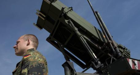 Немецкие зенитчики и лётчики несут боевое дежурство у границы с Украиной
