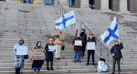 Релоканты в Финляндии собираются на немногочисленные акции протеста