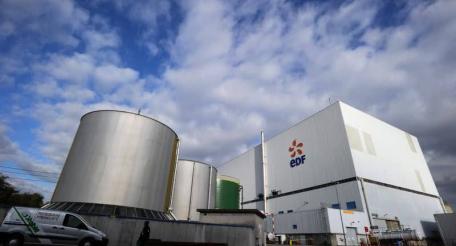 Энергокомпания EDF, управляющая парком атомных электростанций Франции, в очередной раз перенесла срок перезапуска атомного реактора EPR на АЭС «Фламанвиль», который стал первым за 25 лет новым энергоблоком в стране.