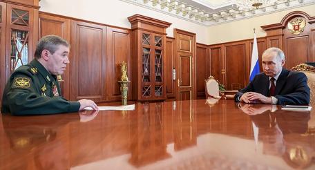 Объявив пасхальное перемирие, Владимир Путин подчеркнул важность православия для России и значение Пасхи как главного праздника христиан всего мира.