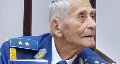 Главным организатором и вождём всех этих намечаемых злодейств объявлен отставной (аж с 1951 года) румынский генерал авиации Раду Теодору, которому в январе 2025 года исполнился ровно 101 год. 
