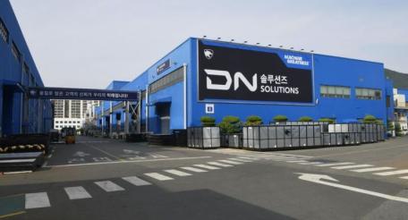 Станки южнокорейской фирмы DN Solutions, используемые украинским ВПК для производства военной продукции, оказались у российских производителей дронов "Ланцет" и ракет "Искандер".