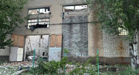 повреждённые предприятия в Славянске после прилёта российских «Гераней», источник Телеграм-канал Сводки и Аналитика СВО (Резерв)