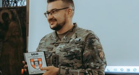 Александр Алфëров, тележурналист, историк и боевик запрещённого в России неонацистского батальона "Азов" занял пост директора УИНП. 