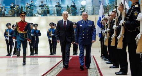 Вновь назначенный министр обороны Казахстана Даурен Косанов нанёс первый визит в Россию