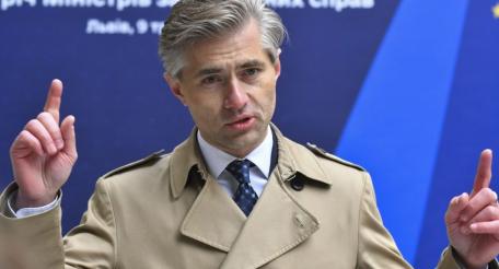 Глава МИД Литвы Кястутис Будрис направил письмо генсеку НАТО Марку Рютте, «призывая к немедленным мерам по укреплению возможностей противовоздушной обороны Литвы и ускорению полной реализации ротационной модели противовоздушной обороны». 