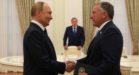 Владимир Путин встретился в Кремле со спецпредставителем президента США Трампа Стивеном Уиткоффом