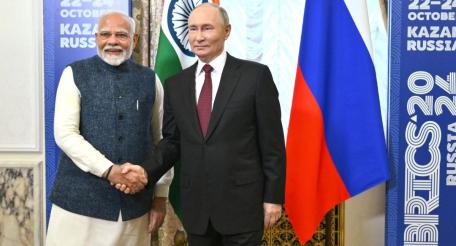 Владимир Путин и Нарендра Моди на саммите БРИКС в 2024 году
