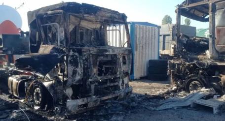 в Новой Каховке беспилотник сбросил снаряды, вызвав пожар на автостоянке, источник Телеграм-канал Таврия. Новости Херсонской области