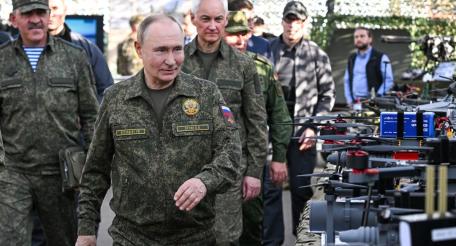Владимир Путин на учениях "Запад - 2025"