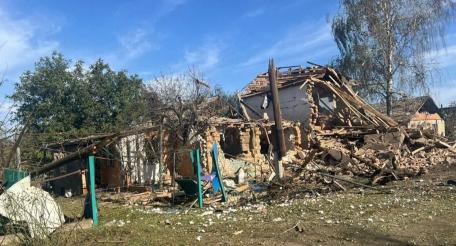 Заглавное фото: пораженные ударами УМПК ПВД ВСУ в с. Шиповатое Харьковской области, источник Телеграм-канал Хроники Гераней