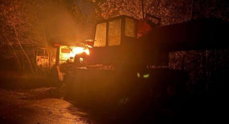 пять мощных прилётов ударных дронов Герань-2 уничтожили в Новгород-Северском Черниговской области место базирования строительной техники, используемой для возведения фортификаций, источник Телеграм-канал Первый Харьковский