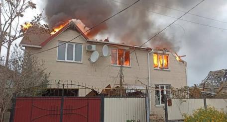 Один многоквартирный и два частных жилых дома повреждены в Новой Каховке из-за обстрела ВСУ, источник Телеграм-канал Таврия. Новости Херсонской области